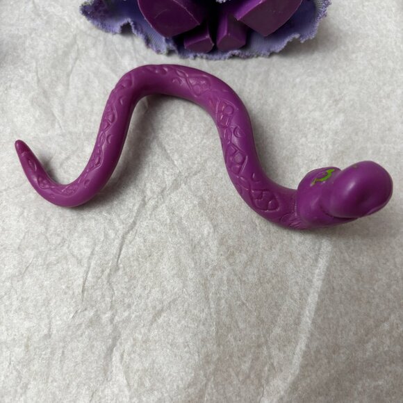 Strawberry Shortcake Purple Pie Man and Sour Grapes Figurines VTG 80's - Picture 6 of 8